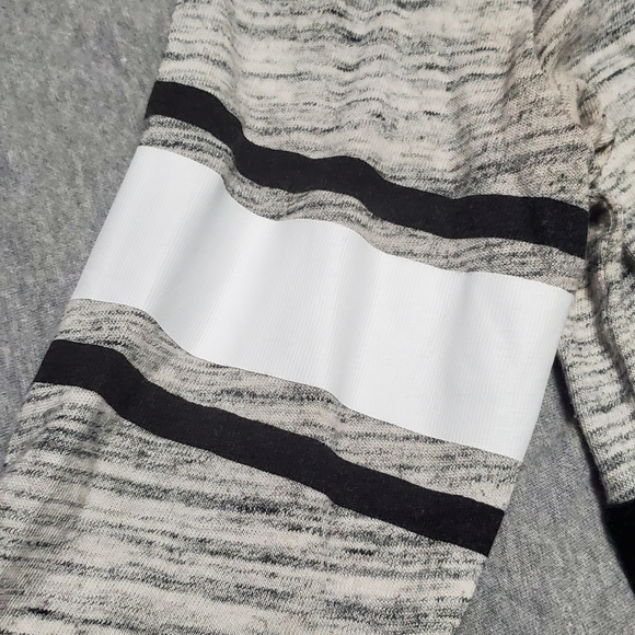 Pink VS 3/4 sleeve top - Picture 6 of 11